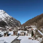 Bedroom Retreat In Valley Saas-Grund