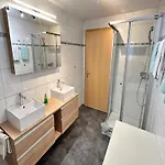 Daire Bedroom Retreat In Valley *