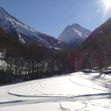 Bedroom Retreat In Valley